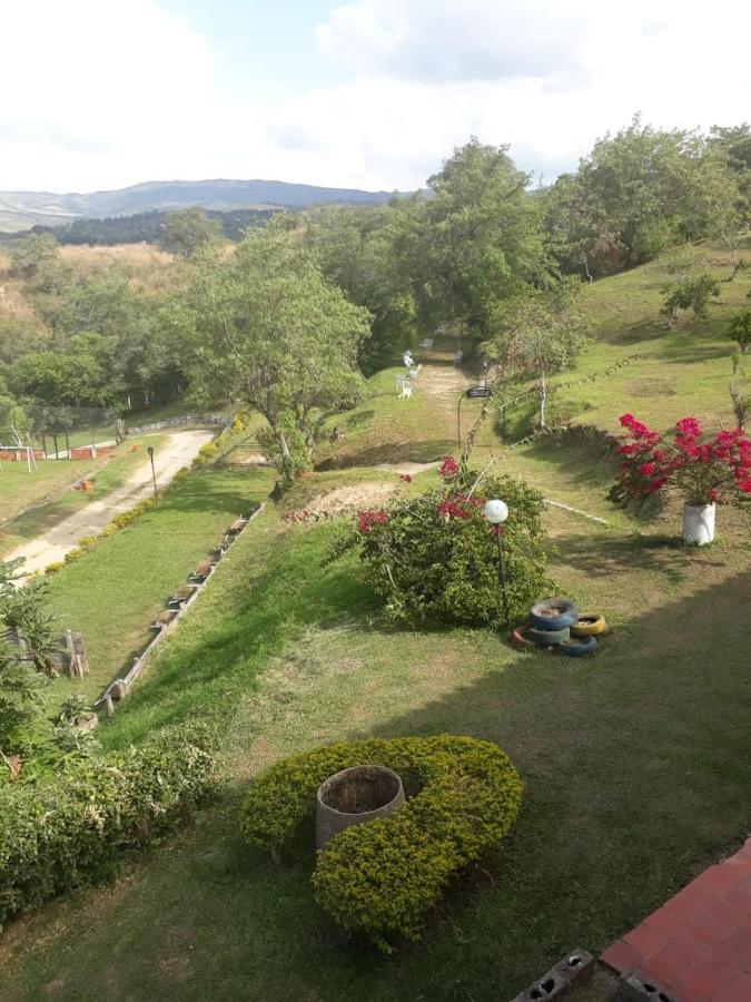 Hotel Campestre La Loma Curití Exteriör bild